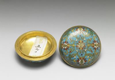 图片[3]-Copper lidded box with Indian lotus decoration in cloisonne enamels, Qing dynasty, Qianlong reign (1736-1795)-China Archive